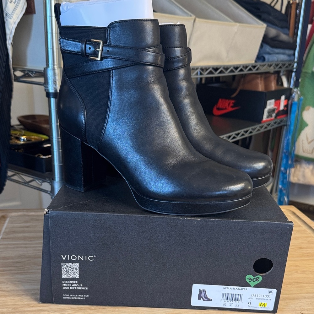 #308: Vionic Women's US 9 Black Ankle Booties